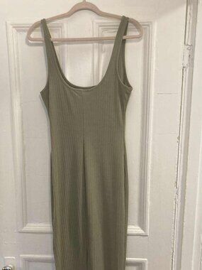 Fiestar bodycon midi dress in sage green